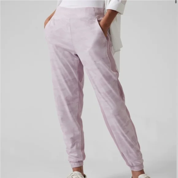 NWT π Athleta Brooklyn Lined Camo Joggers Sz. 6 - Picture 1 of 15